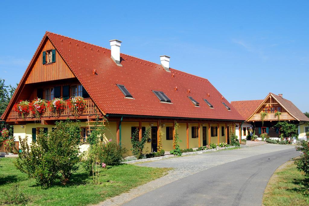 Weingut Winzerzimmer Rothschaedl Лойчах Экстерьер фото